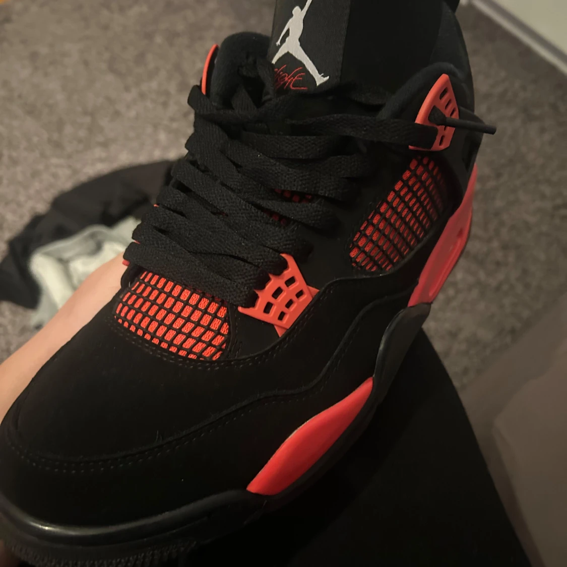 Jordan 4 red thunder