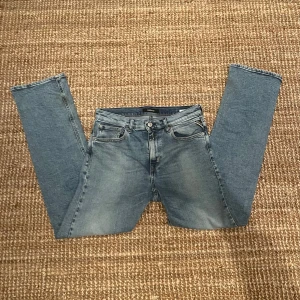 Replay Jeans  - Säljer ett par ljusblåa jeans från Replay. Köpte dom för cirka 2 år sedan för cirka 1200kr, har inte använt dem så mycket då de har varit lite för långa för mig. Pris kan diskuteras🙌