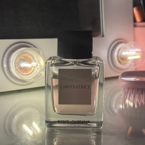 Dolce Gabbana L’imperatrice - Dolce Gabbana L’imperatrice🍉 Lite för fruktig för mig! Ca 40 av 50 ml kvar  
