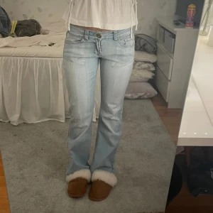 Ljusblå bootcut jeans - Skit snygga ljusblåa jeans 🩷.