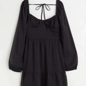 Svart klänning  - Superfin svart klänning från H&M!  Storlek 40