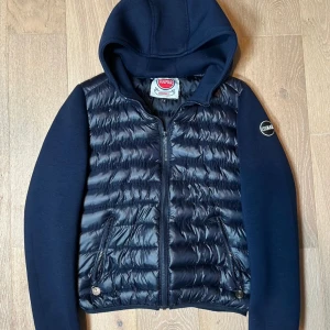 Colmar cardigan  - Säljer denna colmar jacka i Storlek S men är väldigt liten i storleken. Nypris 4500 mitt pris 1550kr🤩