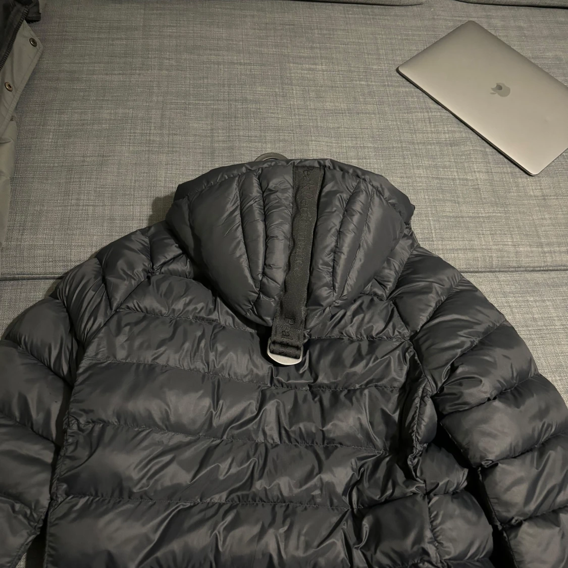 Svart dunjacka från Peak Performance - 1