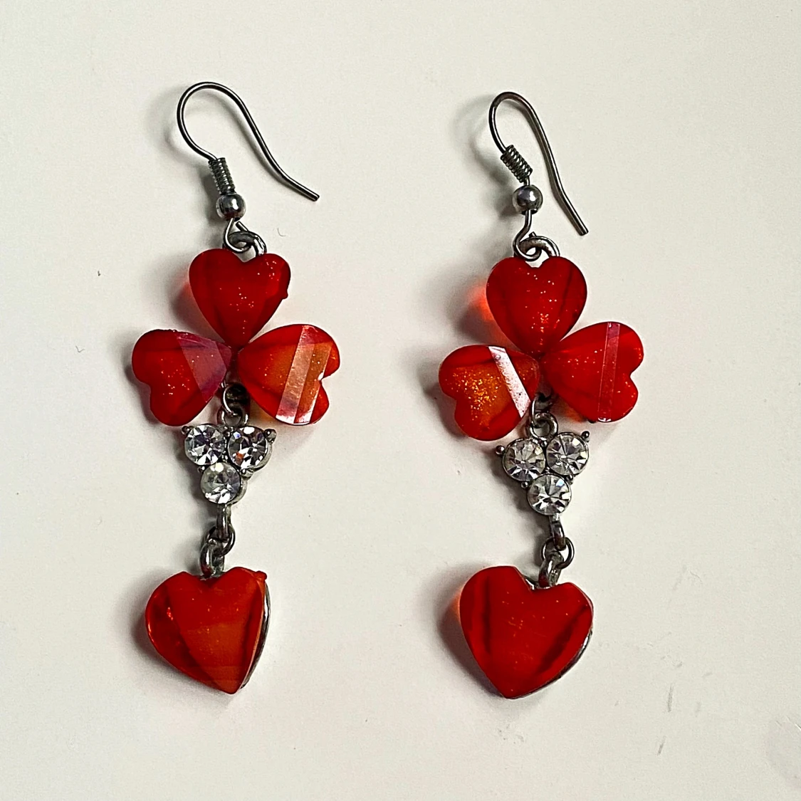 Röda hjärtformade örhängen med strass - 1