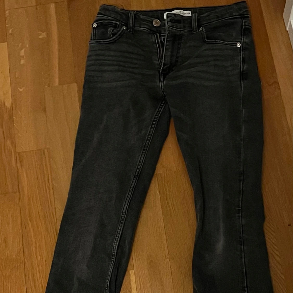 Svarta jeansbyxor - 1