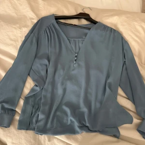 Blus från Zara - Blus från zara använd en gång