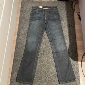 Nudie jeans - Säljer mina oanvända nudie jeans i modellen slim Jim, storleken är 30/34. Vid frågor eller intresse är det bara att skriva!