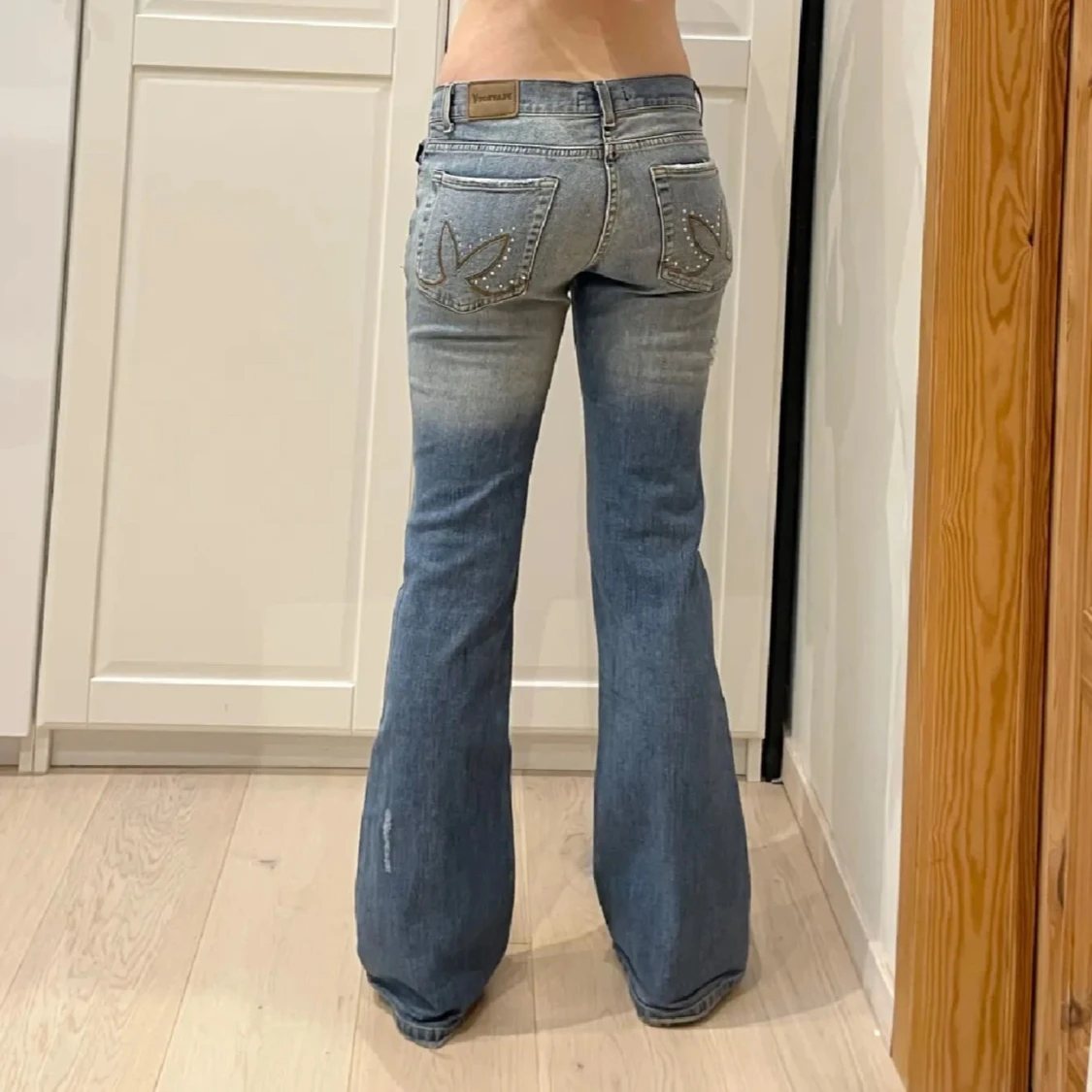 Ljus blå/ blå low waist bootcut jeans från playboy  - 1