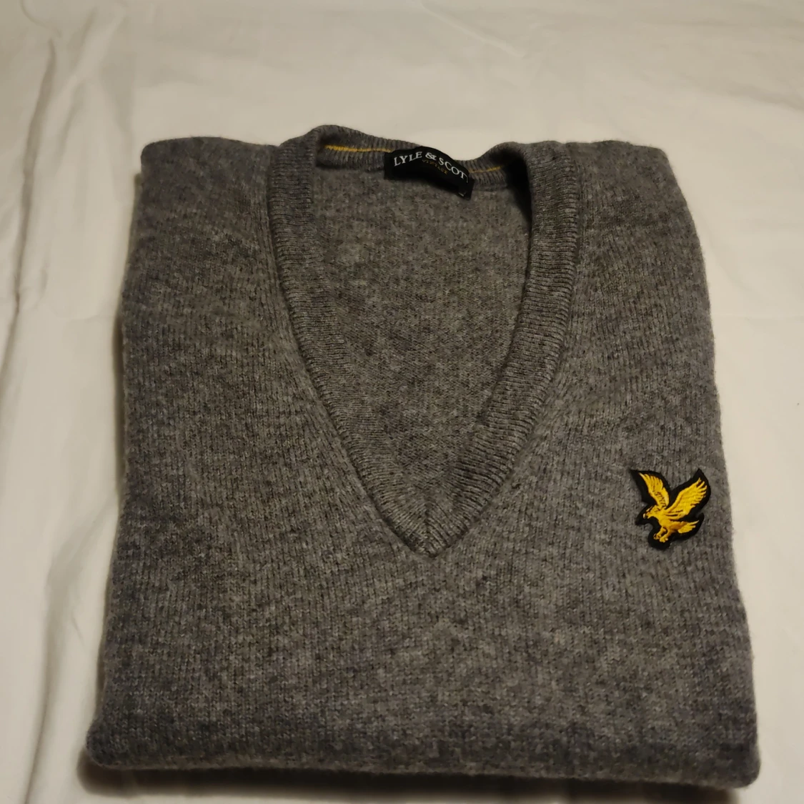 Grå stickad väst från Lyle & Scott - 4