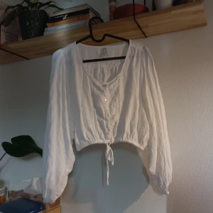 Vit skjorta /blus - Storlek M