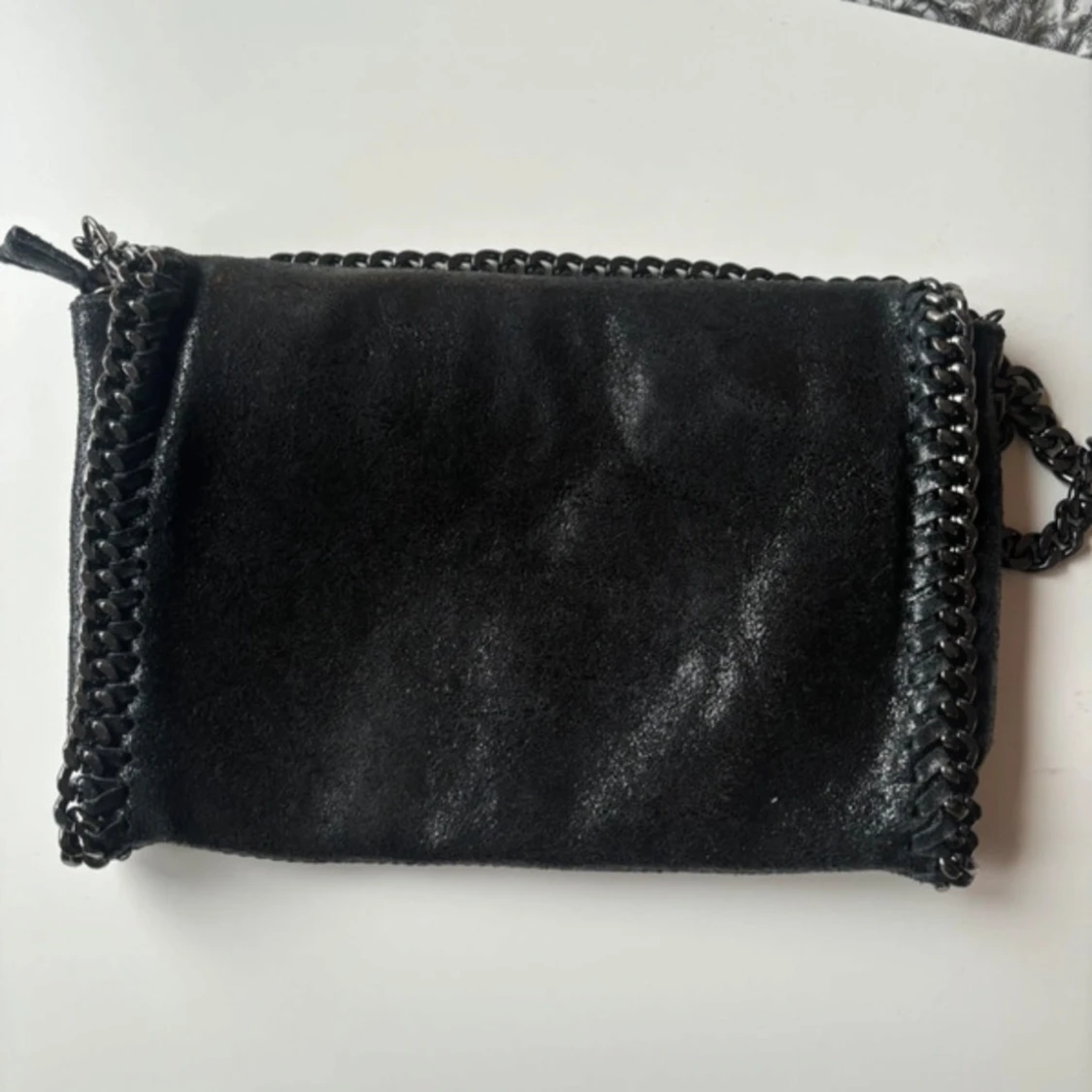 Svart axelväska med kedjedetaljer - 3