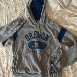 Vintage Nike hoodie  - Jätte fin vintage Nike hoodie i fin kvalite och fint skick! I storlek M.