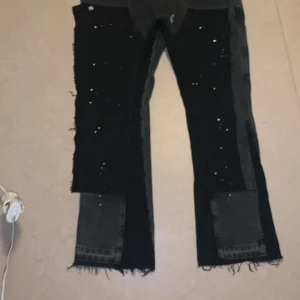 Svara flared jeans  - Svara flared jeans från dripplusco. Hög kvalite och kommer att strechas ut till din storlek. köpte 1 dag sedan 