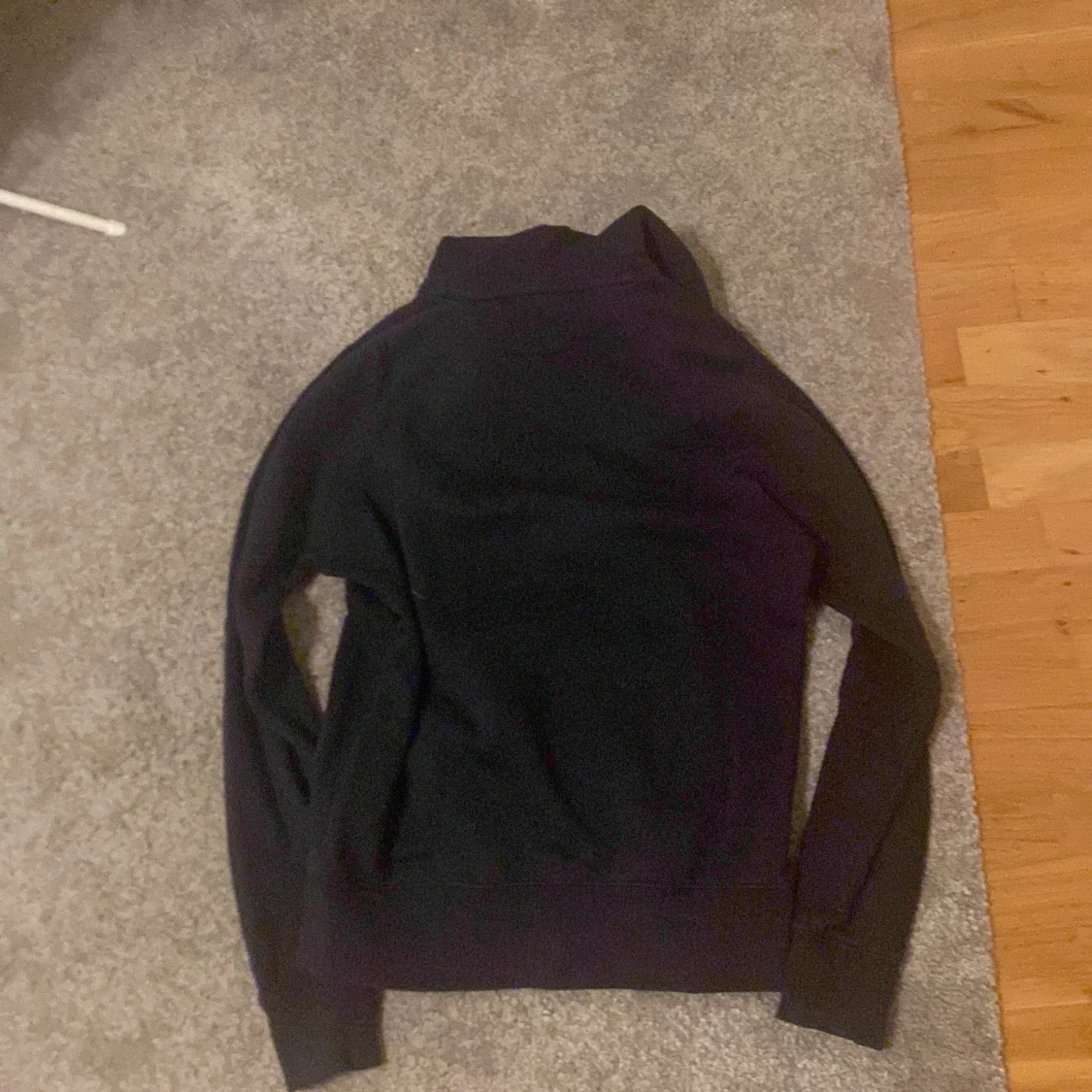 Mörkblå hoodie från GANT - 2