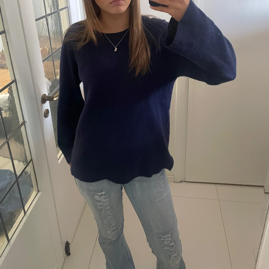 Mörkblå stickad tröja