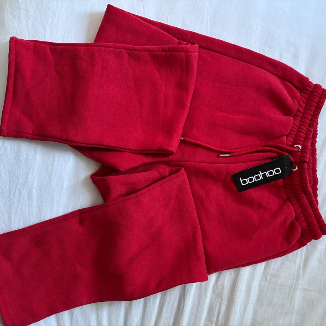 Röda mjukisbyxor från Boohoo - 1