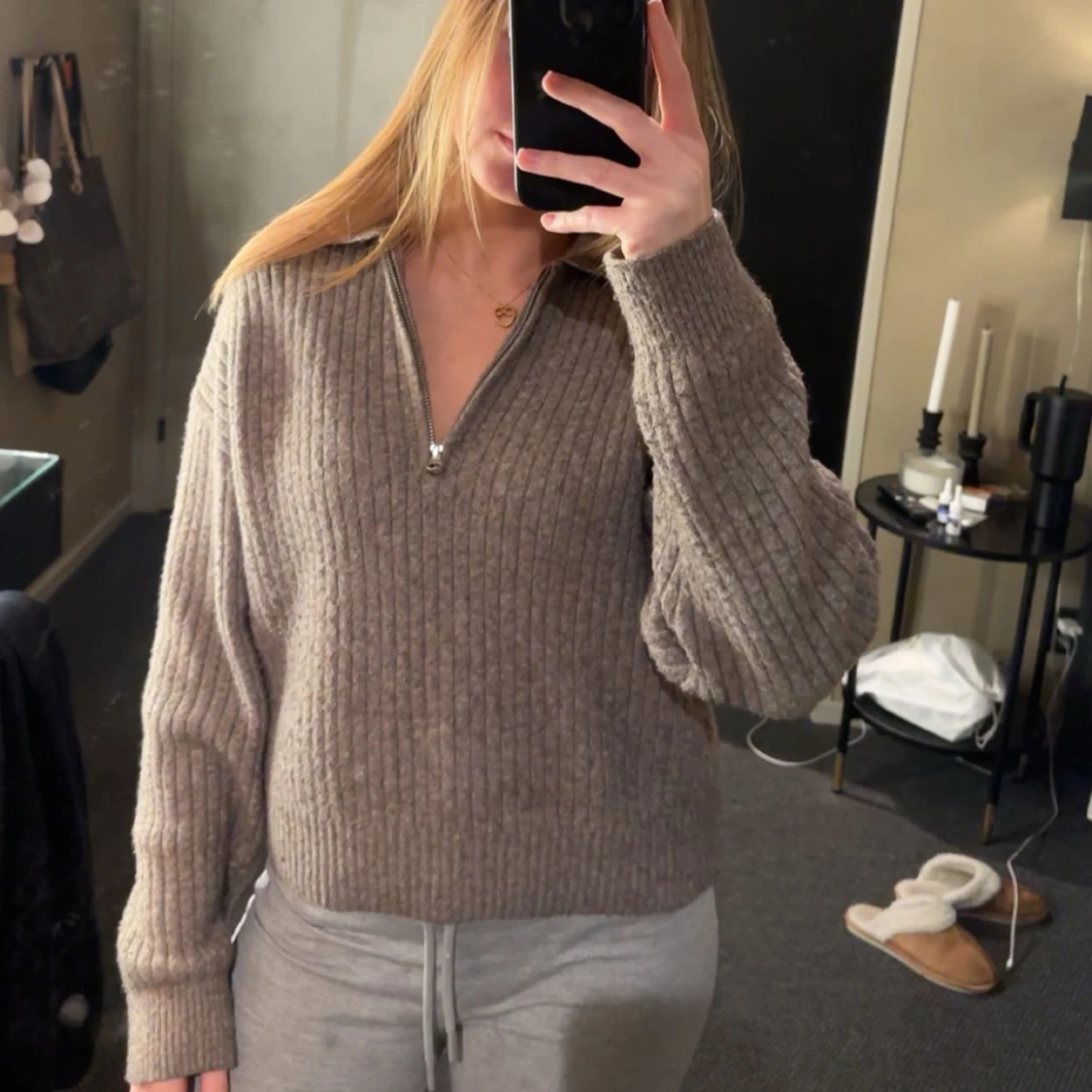 Beige ribbad tröja med dragkedja - 1