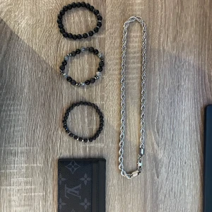 Smycken - Pris kan diskuteras 