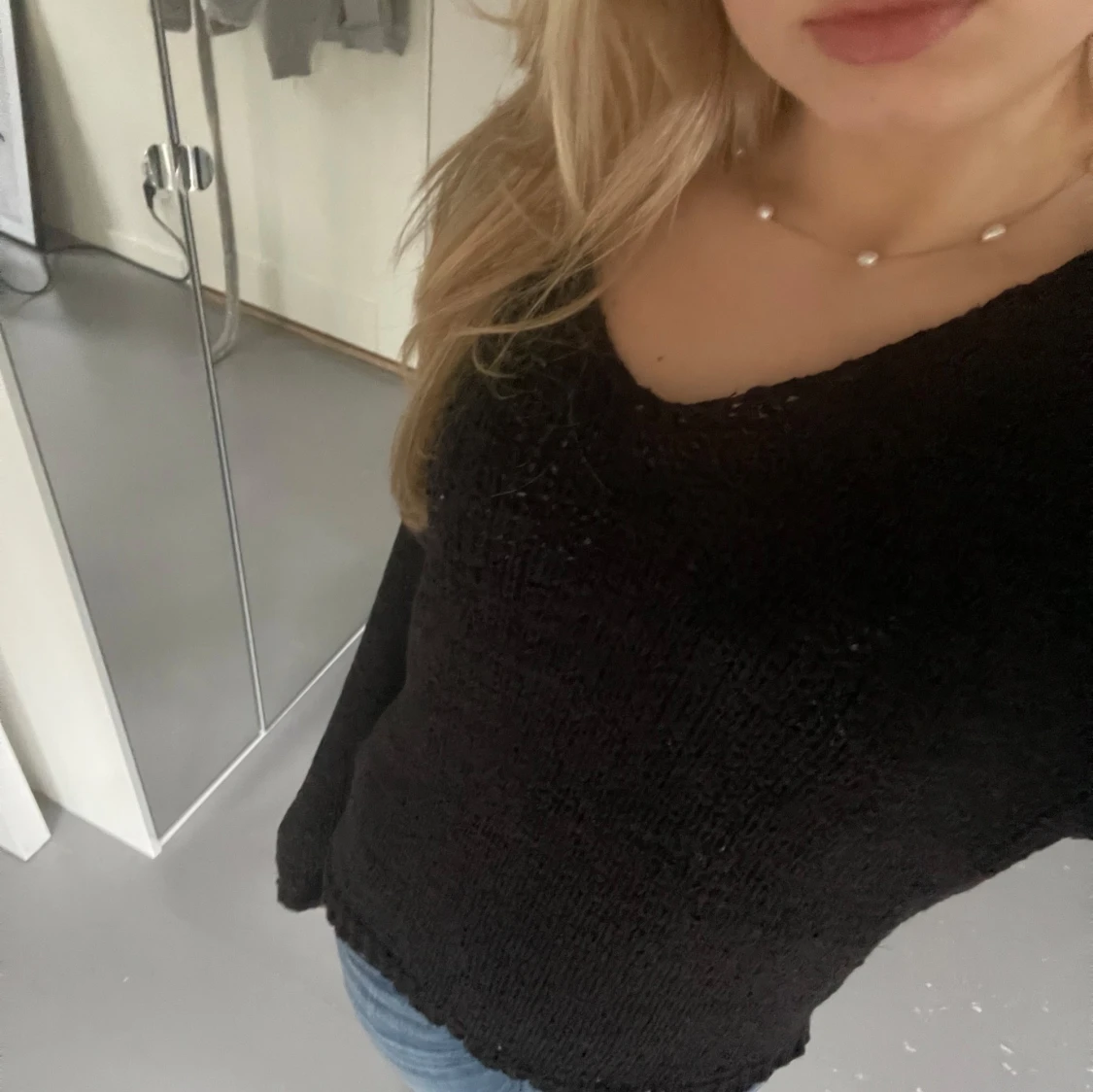 Svart stickad tröja - 1