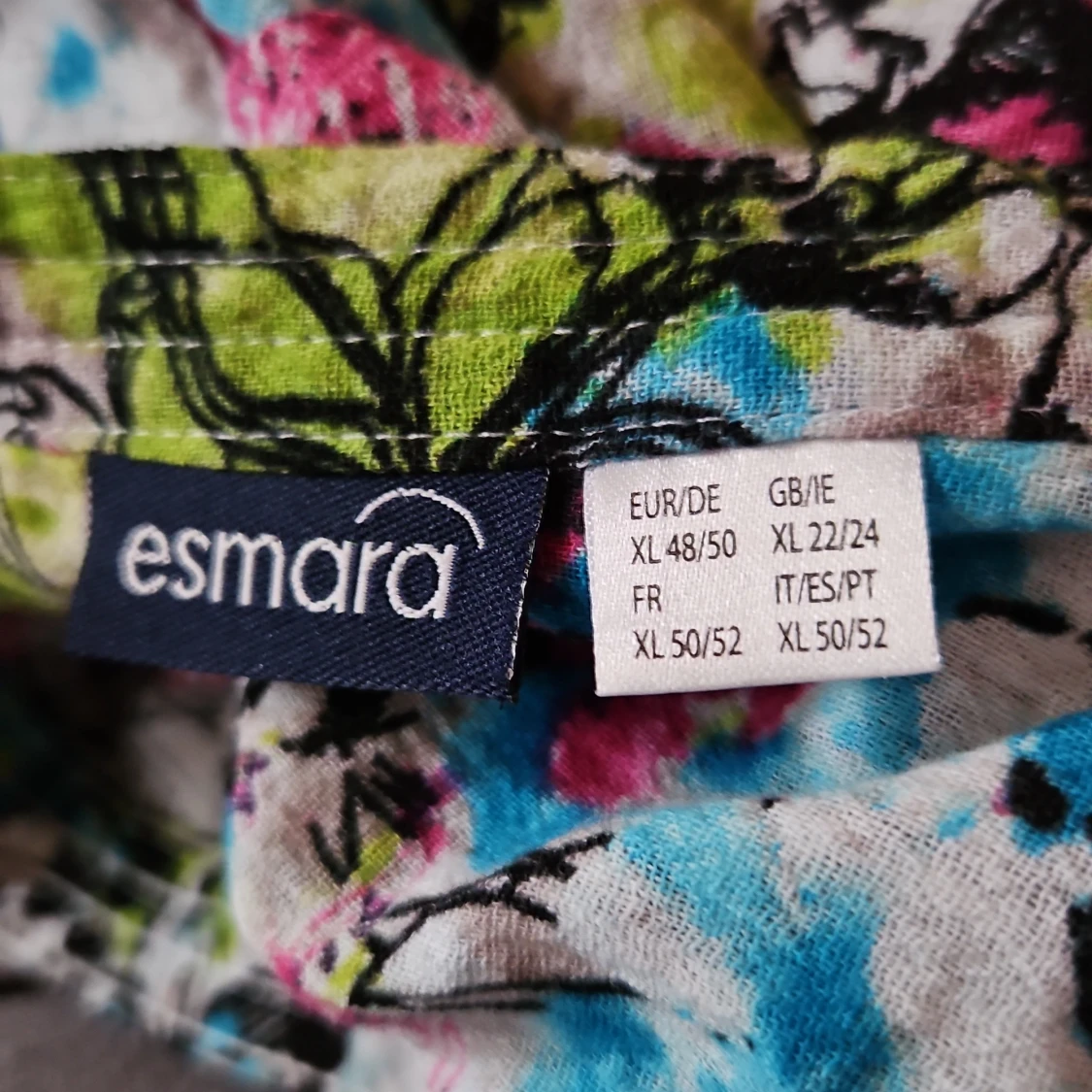 Färgglad blommig blus från Esmara - 2