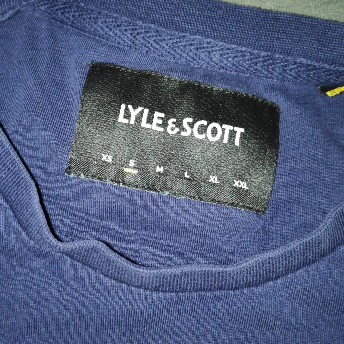 Blå t-shirt från Lyle & Scott - 2
