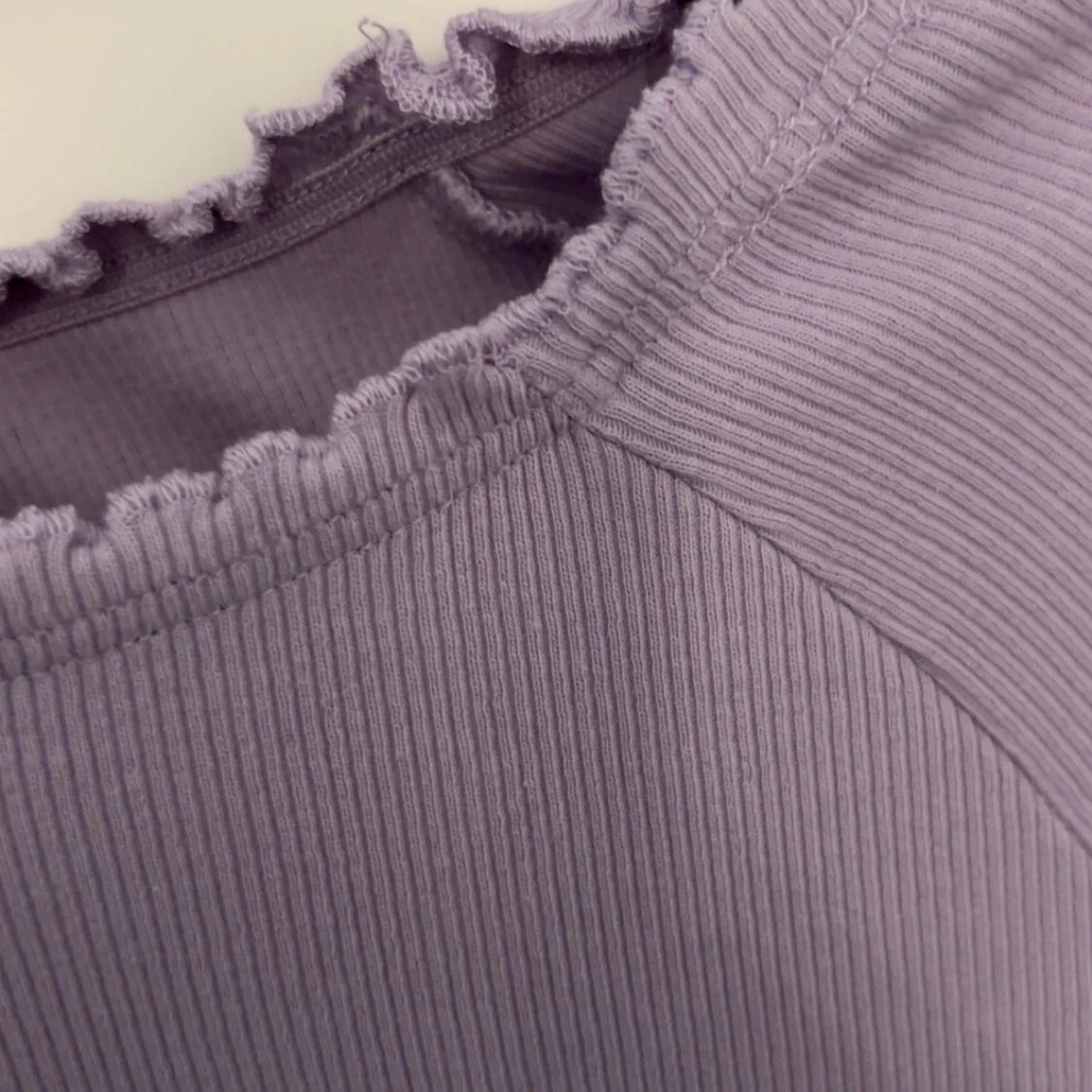 Ljuslila ribbad klänning från Lindex - 2