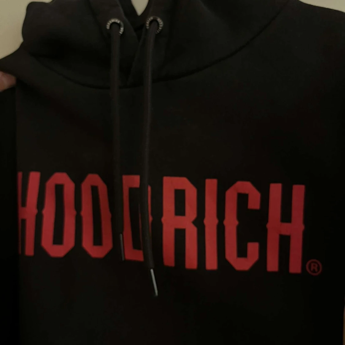 Svart hoodie från Hoodrich - 2
