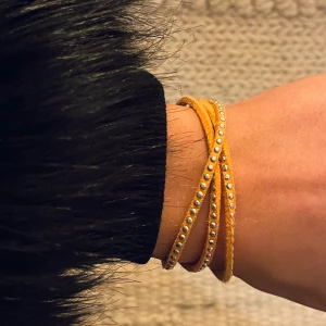 Armband - Armband med små nitar 🧡