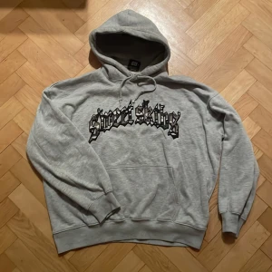 Sweet Sktbs Hoodie - En fet sweet sktbs hoddie. Boxy fit. Bra skick! 