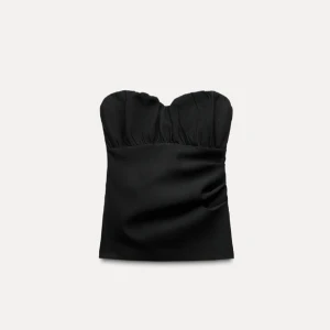 Slutsåld bandeautopp från ZARA - Helt oanvänd, endast testad men för liten för mig och nu slutsåld på zaras hemsida!! ❣️Skriv för fler bilder eller frågor, nypris är 299 kr