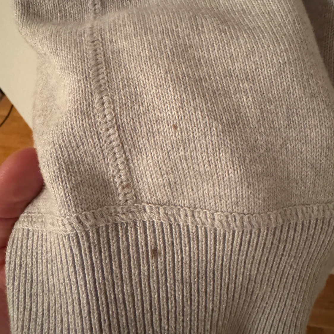 Grå kashmirblandning hoodie  med ribbade detaljer - 3