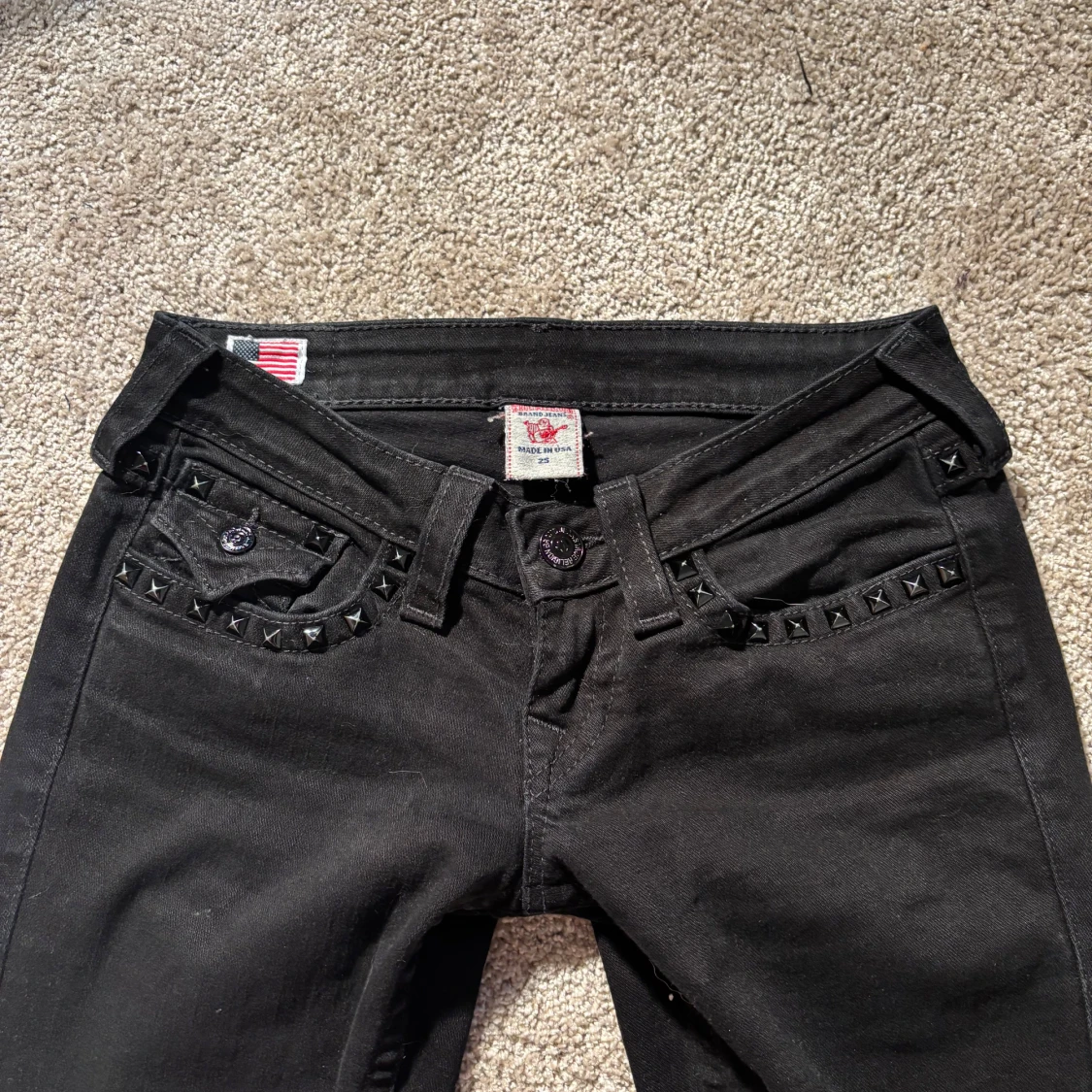 Svarta true religon jeans med nitar - 1