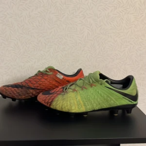 Nike hypervenom, phantom - Säljer ett par Nike hypervenom i storleken 40 och dom är i väldigt bra skick på utsidan men smutsigare på insidan