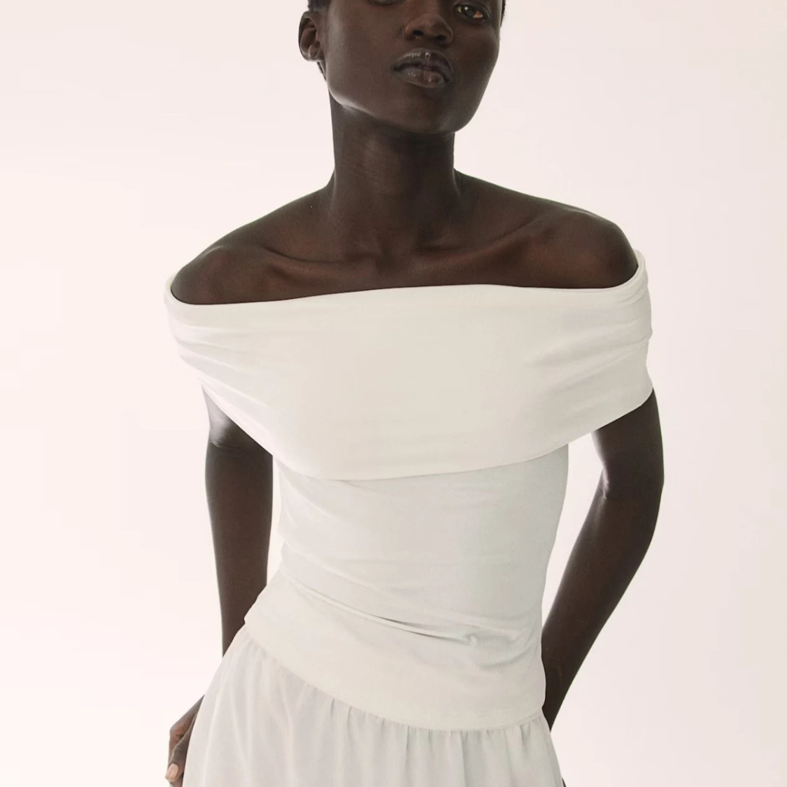 Vit offshoulder topp