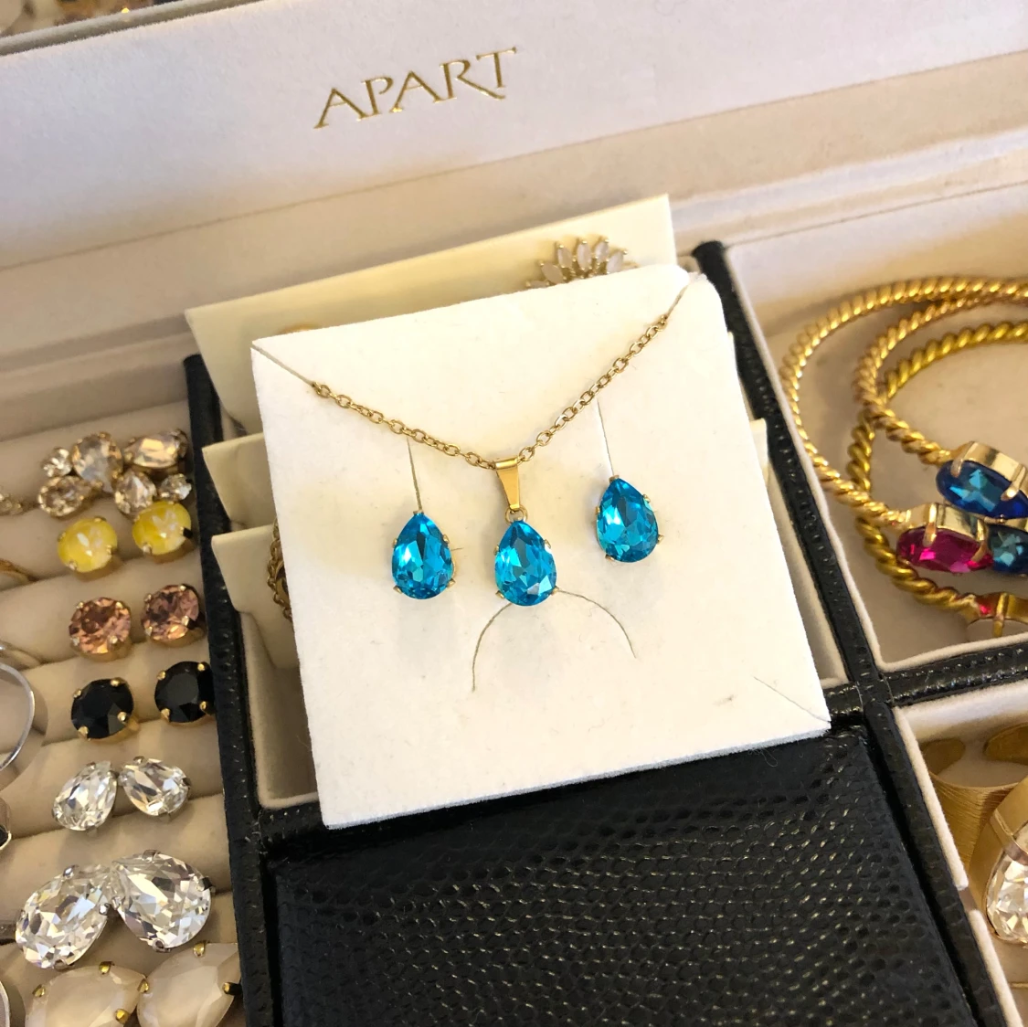 Smyckeset med turkos blå stenar guld  - 2