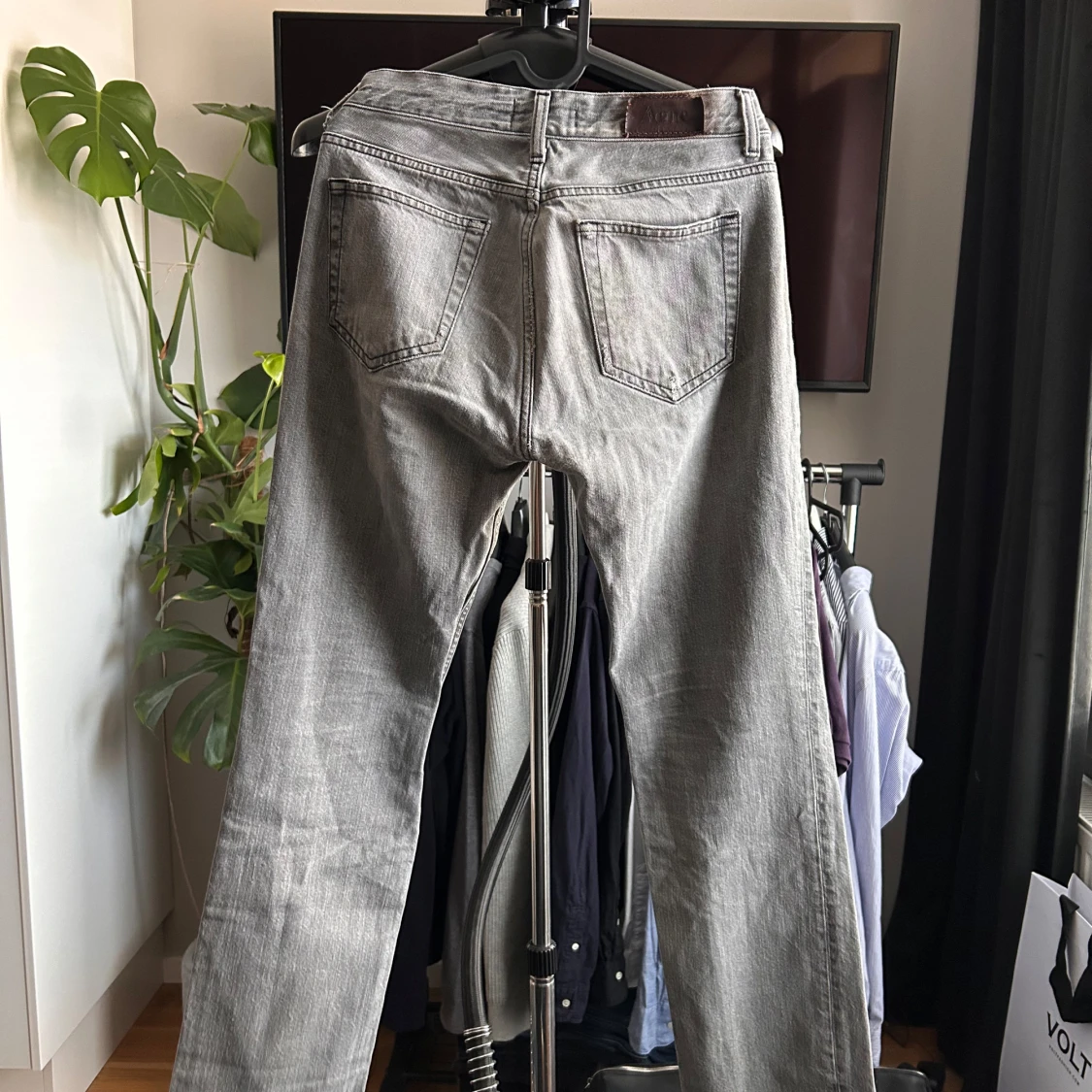 Grå jeans från Acne - 1