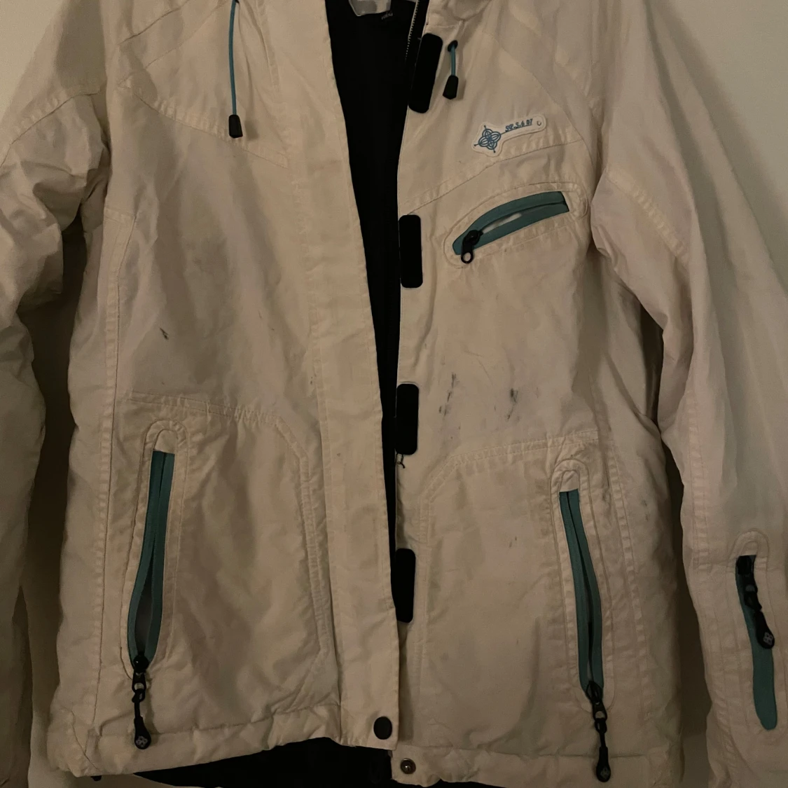 Vit vindjacka med dragkedjor - 1