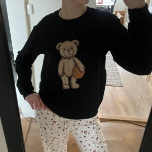 Tröja med tryck - Jätte skön tröja med ett väldigt gulligt tryck. 