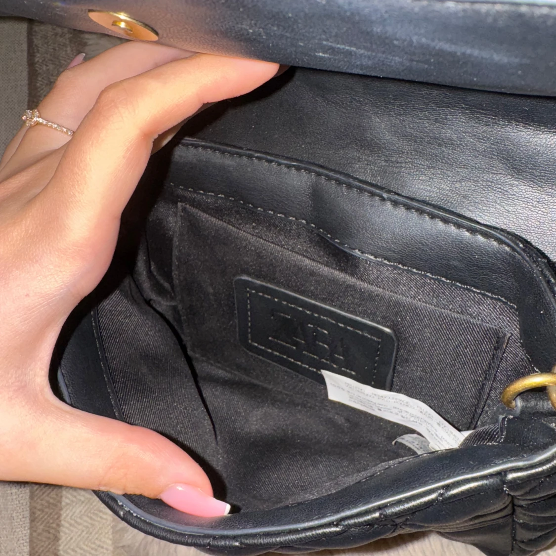 Svart quiltad axelväska med kedja - 2