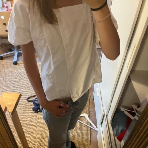 Fin blus  - Fin blus med puffiga ärmar passar perfekt till ett par ljusa jeans. Pris kan diskuteras vid snabb affär ❤️
