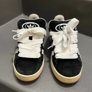 Adidas campus 00s - Jätte fina adidas campus som inte kommer till användning längre fint skick och bevarade bra❤️