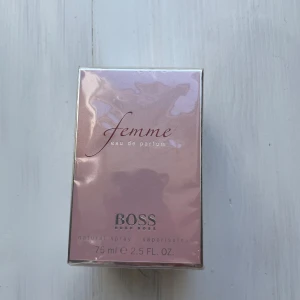 Hugo boss femme eau de parfum - 75ml hugo boss parfum, Helt oöpnad och plasten finns kvar! (Orginal pris 295 kr)