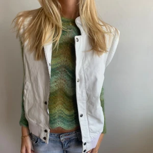 Skin väst  - Super snygga, budgivningen ifall fler är intresserade annars först till kvarn❤️