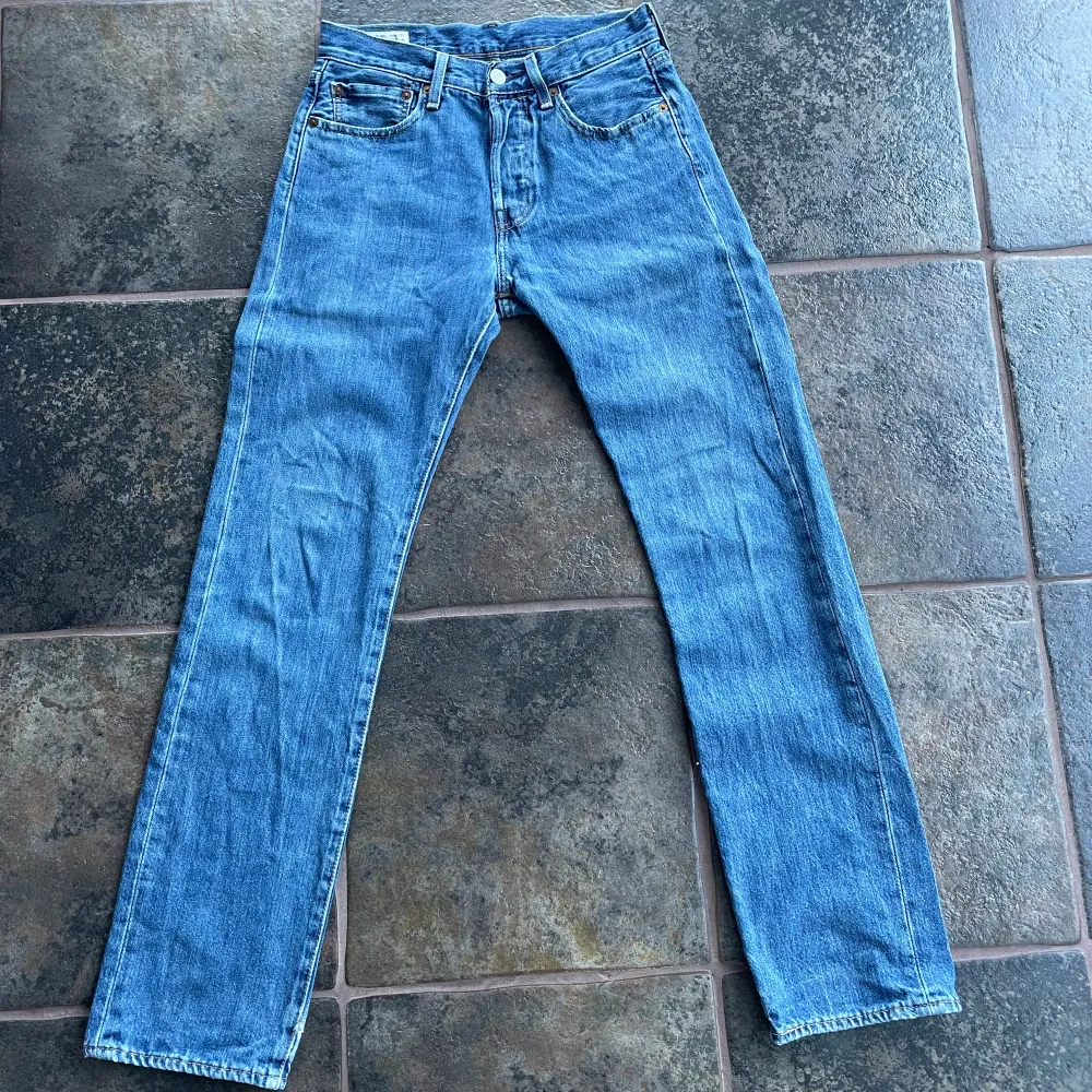 Levis 501 i bra skick . Jeans & Byxor.