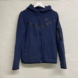 Nike Tech - Nike Tech tröja i storlek XL / 170 för barn.