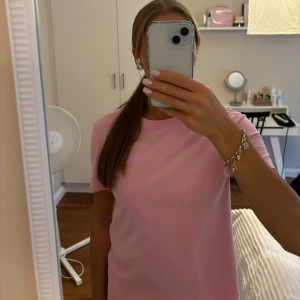 Ljusrosa T-shirt zara - Fin T-shirt från zara i nyskick💖