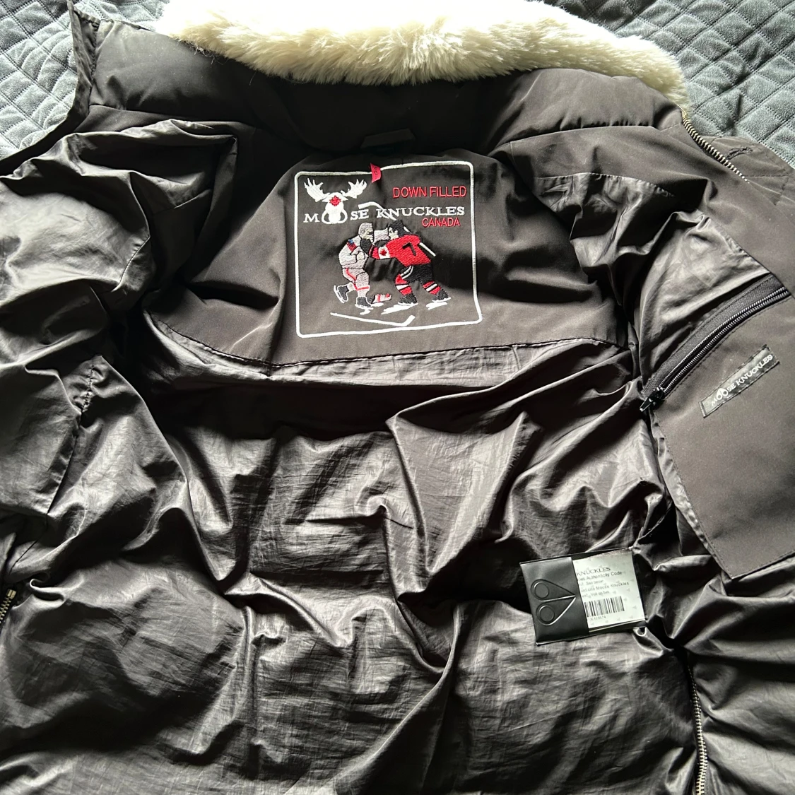 Svart pufferjacka från Moose Knuckles - 90