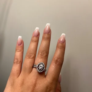 Fin ring  - Vet inte vad det är för storlek, tror den är från glitter 