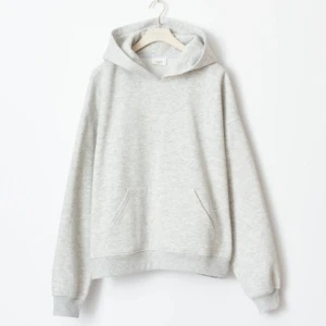 Gina hoodie - Säljer den här hoodien från Gina tricot då den inte kommer till användning! Nypris: 359kr. Säljer billigt då jag ej har plats för den❣️Kontakta mig för fler bilder eller vid intresse!