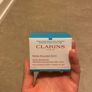 Clarins ansiktskräm - Helt ny oöppnad Skyddsplasten kvar